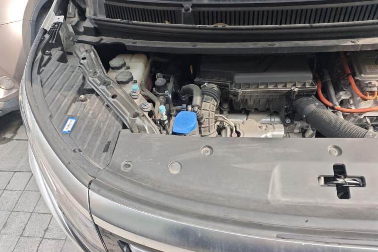 Used Denza D9 2022 DM-i 970 Four-Wheel Drive Prestige Model Engine Bay Right