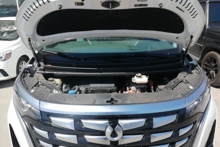 Used Denza D9 2022 DM-i 970 Four-Wheel Drive Flagship Model Engine Bay