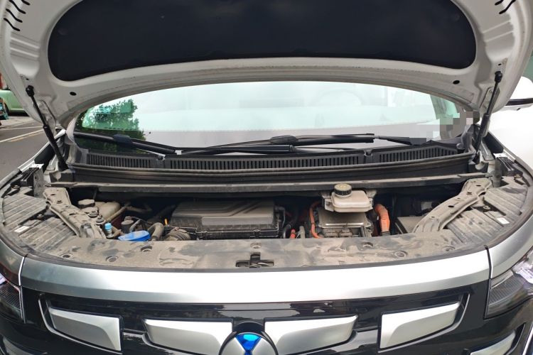 Used Denza D9 2022 DM-i 970 Four-Wheel Drive Flagship Model Engine Bay