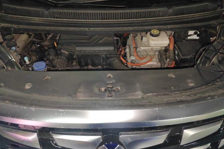 Used Denza D9 2022 DM-i 970 Four-Wheel Drive Flagship Model Engine Bay