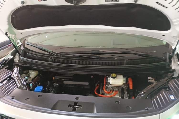 Used Denza D9 2022 DM-i 970 Four-Wheel Drive Flagship Model Engine Bay