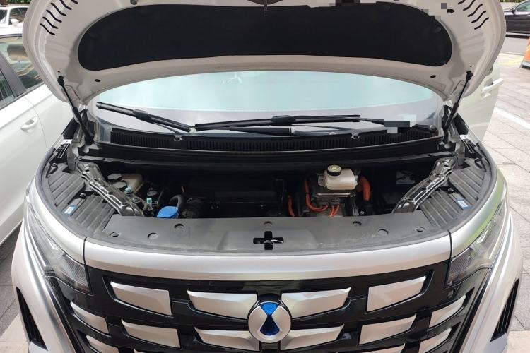 Used Denza D9 2022 DM-i 1040 Prestige Model Engine Bay