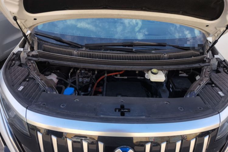 Used Denza D9 2022 EV 600 Four-Wheel Drive Flagship Model Engine Bay