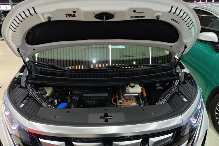 Used Denza D9 2022 DM-i 970 Four-Wheel Drive Flagship Model Engine Bay