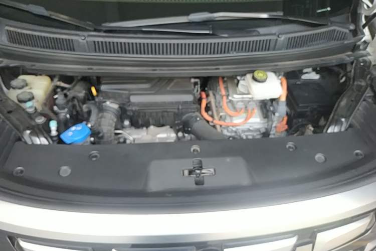 Used Denza D9 2022 DM-i 970 Four-Wheel Drive Flagship Model Engine Bay
