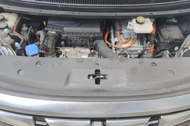 Used Denza D9 2022 DM-i 970 Four-Wheel Drive Prestige Model Engine Bay