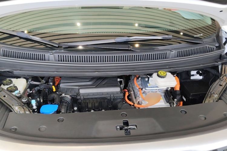 Used Denza D9 2022 DM-i 970 Four-Wheel Drive Prestige Model Engine Bay