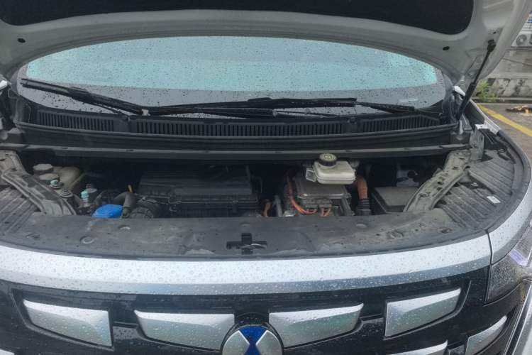 Used Denza D9 2022 DM-i 970 Four-Wheel Drive Flagship Model Engine Bay