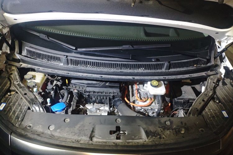 Used Denza D9 2022 DM-i 970 Four-Wheel Drive Flagship Model Engine Bay