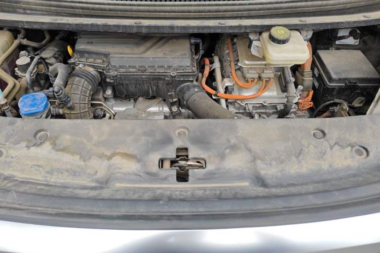 Used Denza D9 2022 DM-i 970 Four-Wheel Drive Flagship Model Engine Bay