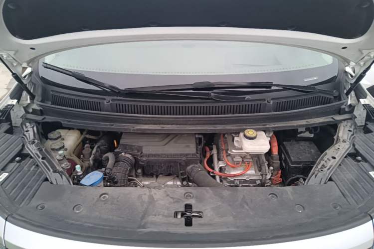 Used Denza D9 2022 DM-i 970 Four-Wheel Drive Flagship Model Engine Bay
