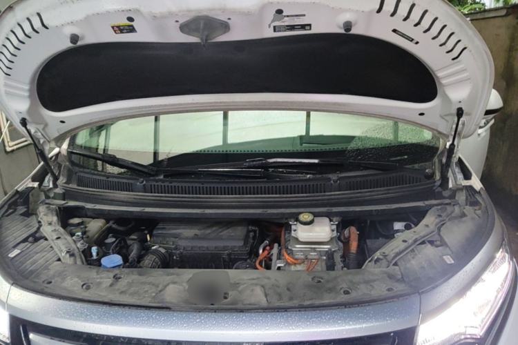 Used Denza D9 2022 DM-i 970 Four-Wheel Drive Flagship Model Engine Bay