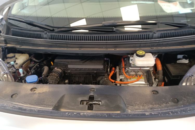 Used Denza D9 2022 DM-i 970 Four-Wheel Drive Flagship Model Engine Bay