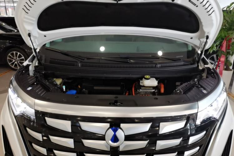Used Denza D9 2022 DM-i 970 Four-Wheel Drive Prestige Model Engine Bay