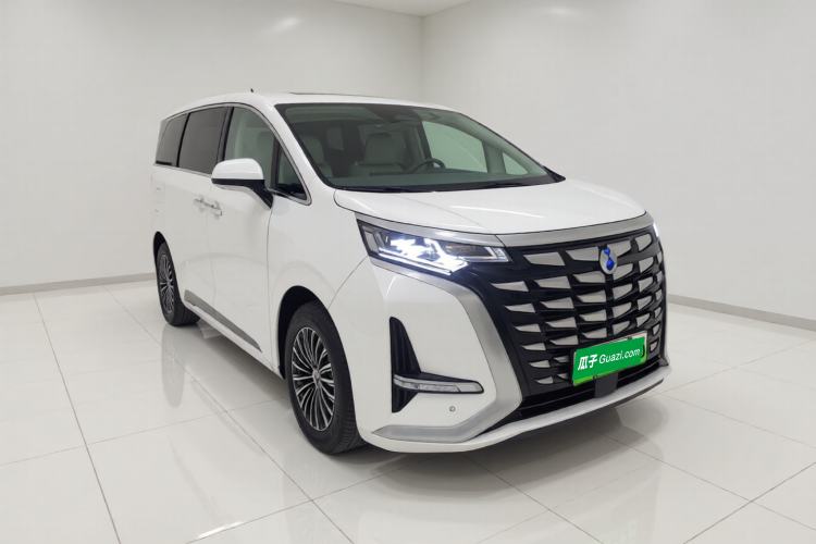 Used Denza D9 2022 DM-i 1040 Prestige Model Exterior 1