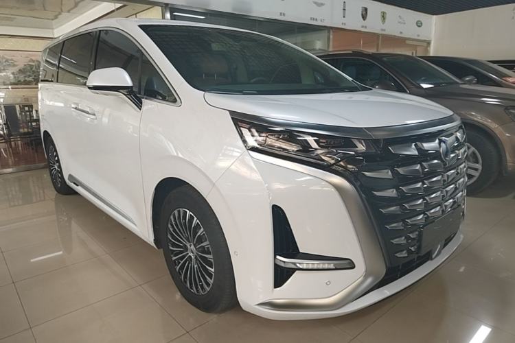 Used Denza D9 2022 DM-i 970 Four-Wheel Drive Flagship Model Exterior 1