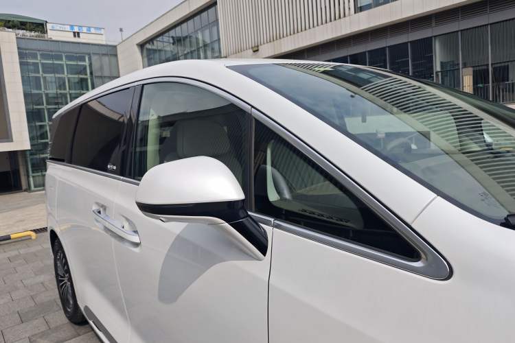 Used Denza D9 2022 DM-i 970 Four-Wheel Drive Flagship Model Exterior 11