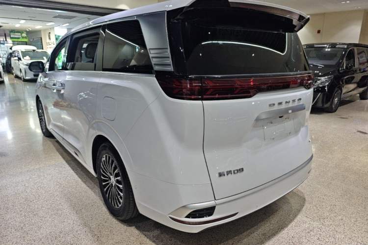 Used Denza D9 2022 EV 600 Four-Wheel Drive Flagship Model Exterior 2