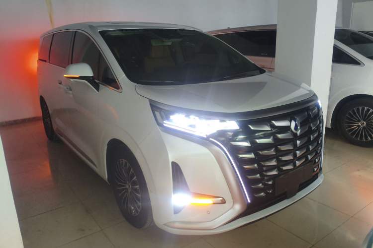 Used Denza D9 2022 DM-i 970 Four-Wheel Drive Flagship Model Exterior 2