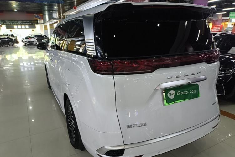 Used Denza D9 2022 DM-i 970 Four-Wheel Drive Flagship Model Exterior 2