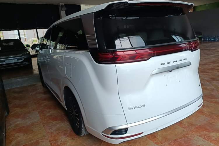 Used Denza D9 2022 EV 620 Prestige Model Exterior 2