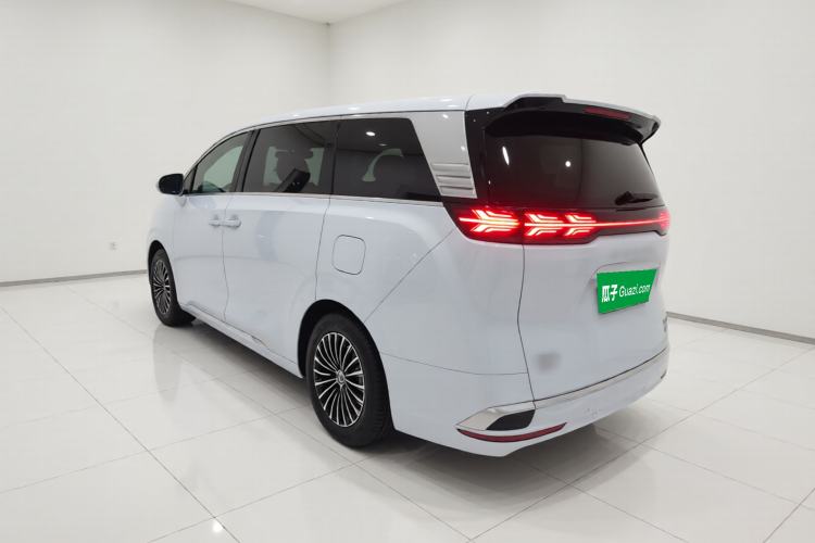 Used Denza D9 2022 DM-i 1040 Prestige Model Exterior 2