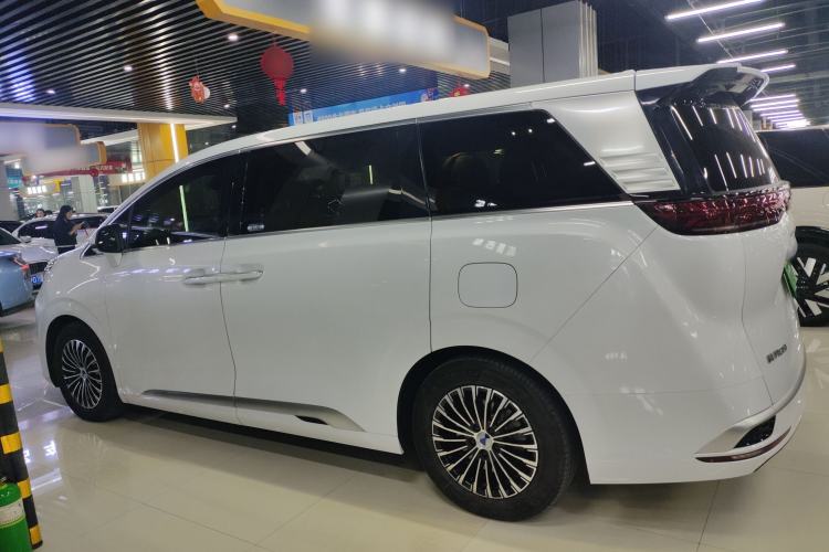 Used Denza D9 2022 DM-i 1040 Prestige Model Exterior 3