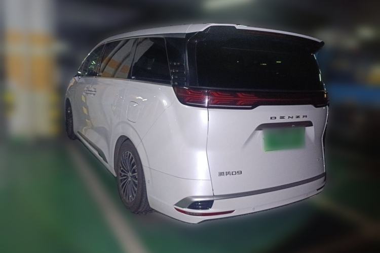 Used Denza D9 2022 DM-i 970 Four-Wheel Drive Flagship Model Exterior 3