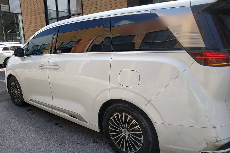 Used Denza D9 2022 DM-i 1040 Prestige Model Exterior 3