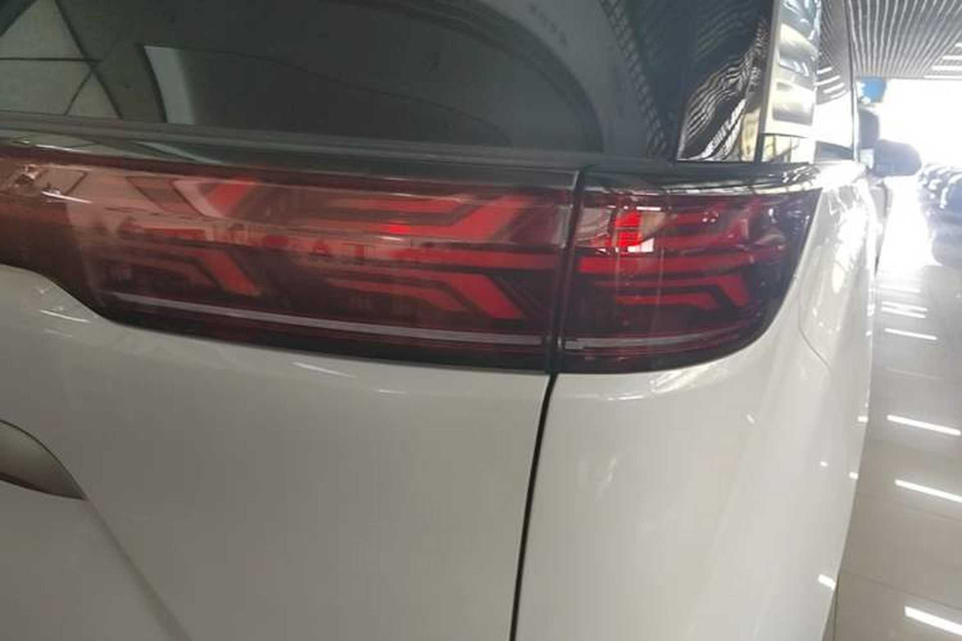 Used Denza D9 2022 DM-i 970 Four-Wheel Drive Flagship Model Exterior 3