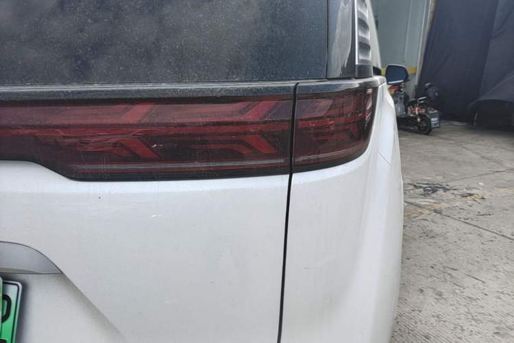 Used Denza D9 2022 DM-i 970 Four-Wheel Drive Prestige Model Exterior 3