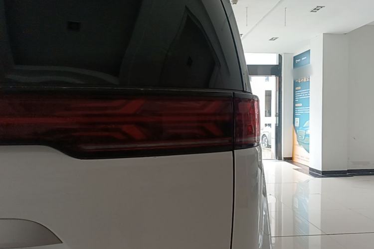 Used Denza D9 2022 DM-i 970 Four-Wheel Drive Prestige Model Exterior 3