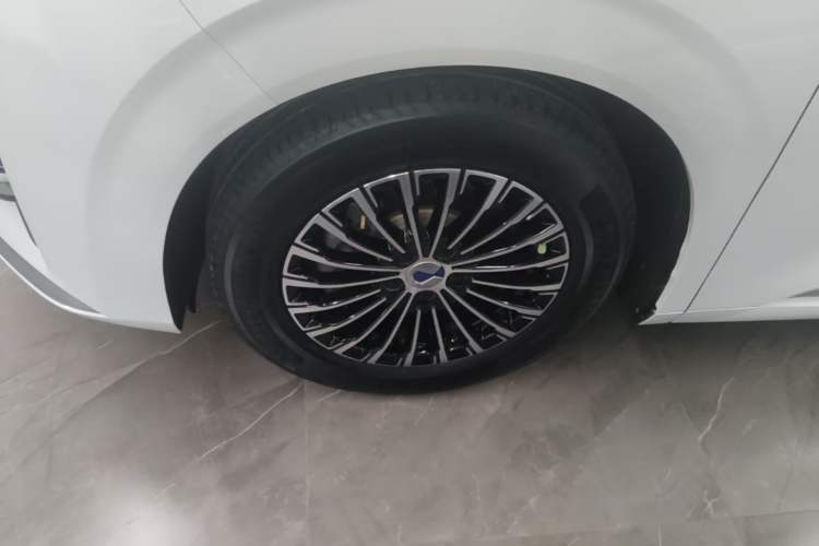 Used Denza D9 2022 DM-i 970 Four-Wheel Drive Prestige Model Exterior 4