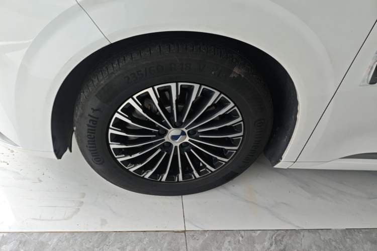 Used Denza D9 2022 DM-i 1040 Prestige Model Exterior 4