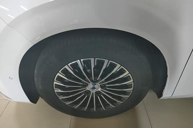 Used Denza D9 2022 DM-i 970 Four-Wheel Drive Flagship Model Exterior 4