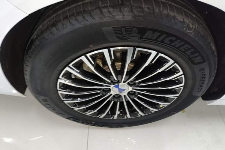 Used Denza D9 2022 DM-i 1040 Prestige Model Exterior 5