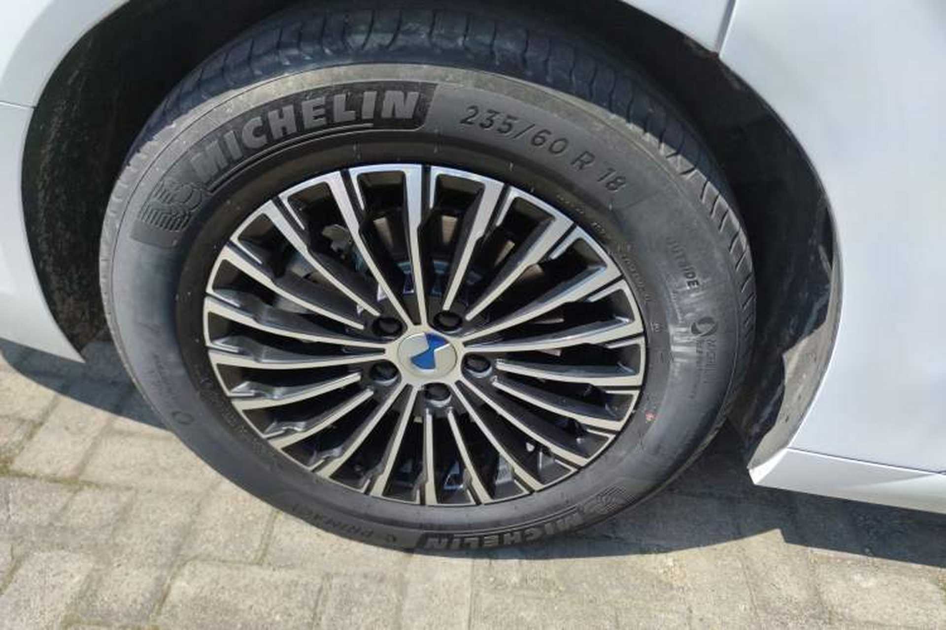 Used Denza D9 2022 DM-i 945 Luxury Model Exterior 5