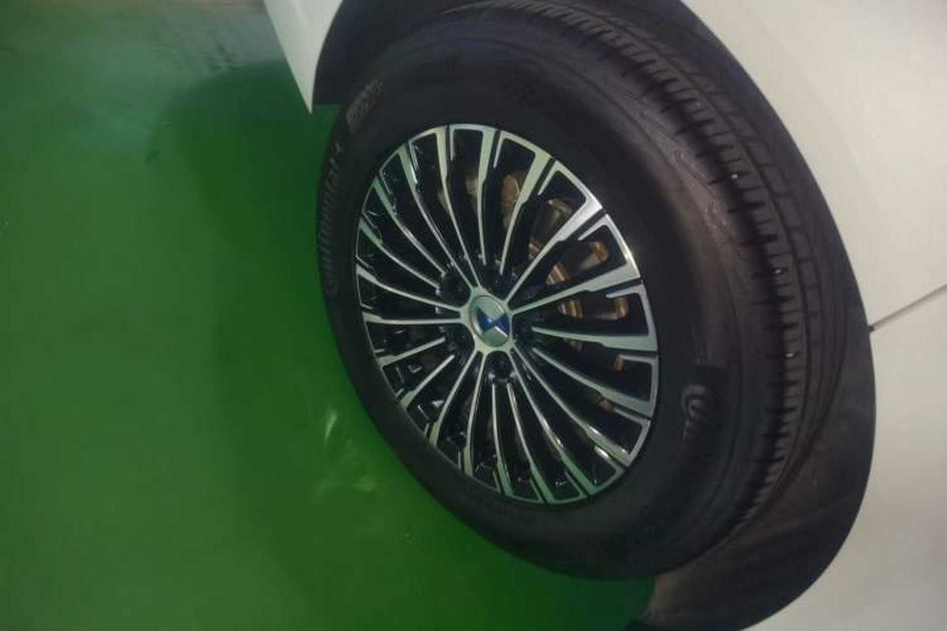 Used Denza D9 2022 DM-i 1040 Prestige Model Exterior 5