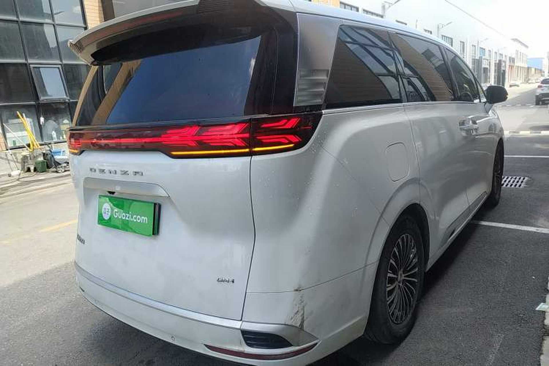 Used Denza D9 2022 DM-i 1040 Prestige Model Exterior 5