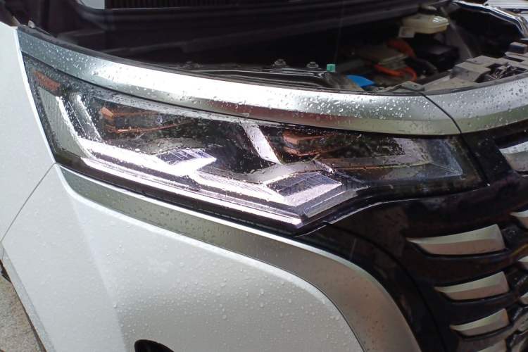 Used Denza D9 2022 DM-i 1040 Prestige Model Exterior 6