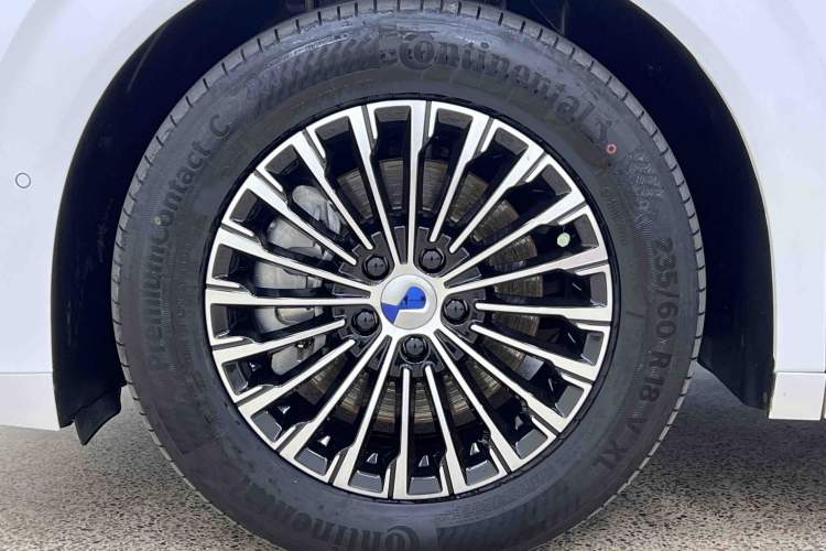 Used Denza D9 2022 DM-i 970 Four-Wheel Drive Flagship Model Exterior 7