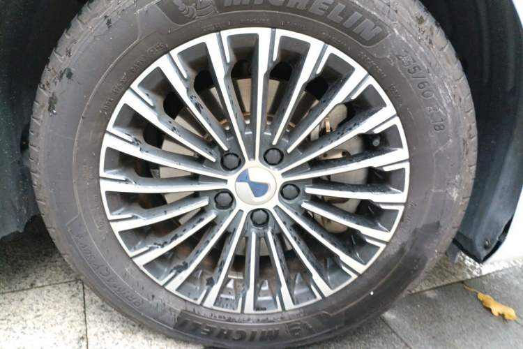 Used Denza D9 2022 DM-i 1040 Prestige Model Exterior 7