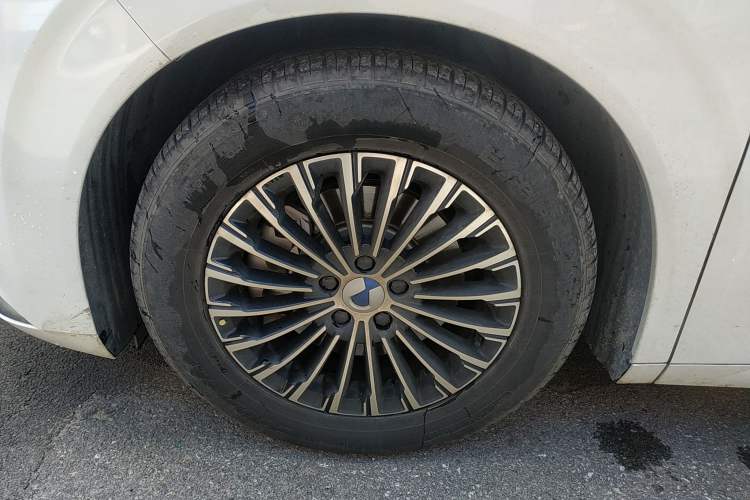 Used Denza D9 2022 DM-i 1040 Prestige Model Exterior 7