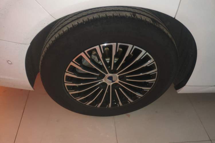 Used Denza D9 2022 DM-i 970 Four-Wheel Drive Flagship Model Exterior 8