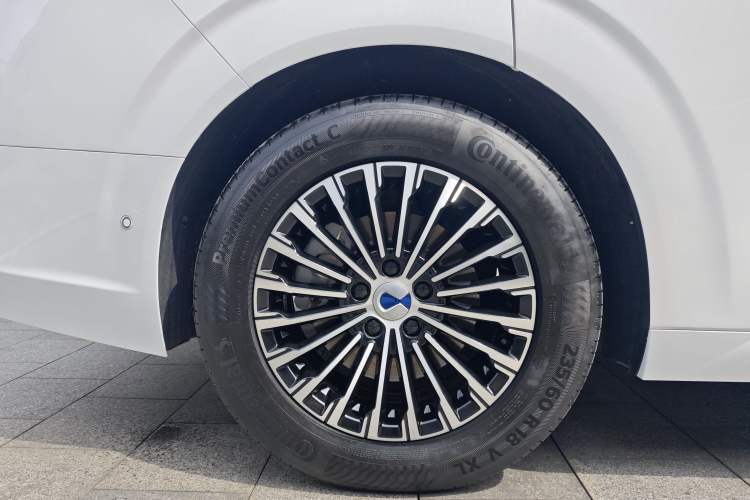 Used Denza D9 2022 DM-i 970 Four-Wheel Drive Flagship Model Exterior 8