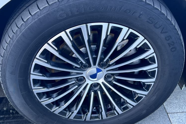Used Denza D9 2022 DM-i 1040 Prestige Model Exterior 8