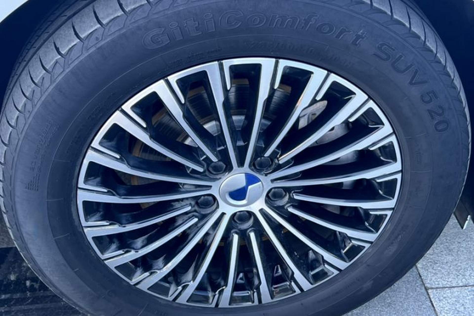 Used Denza D9 2022 DM-i 1040 Prestige Model Exterior 8