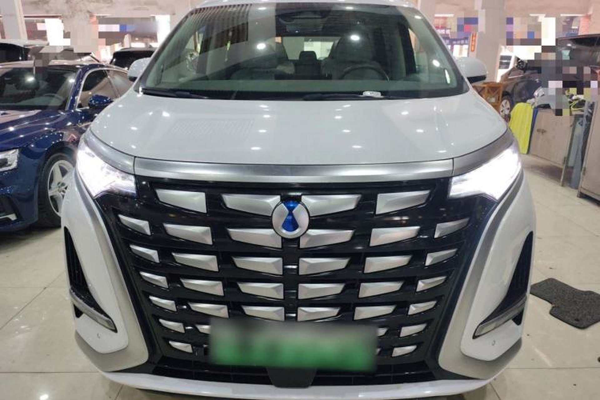 Used Denza D9 2022 DM-i 1040 Prestige Model Front