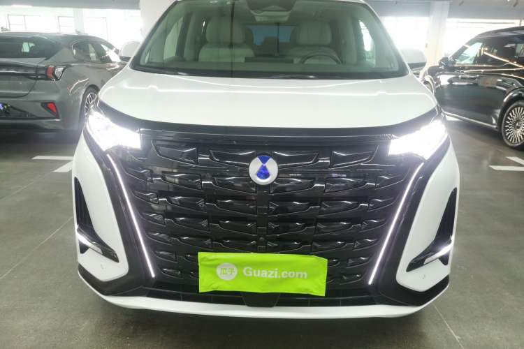 Used Denza D9 2022 DM-i 970 Four-Wheel Drive Flagship Model Front