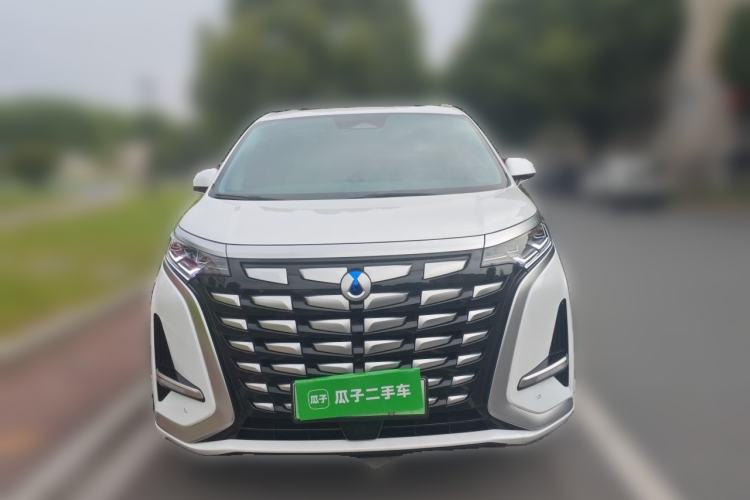 Used Denza D9 2022 DM-i 1040 Prestige Model Front